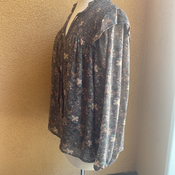 Beautiful Chiffon Top - Picture 5 of 11